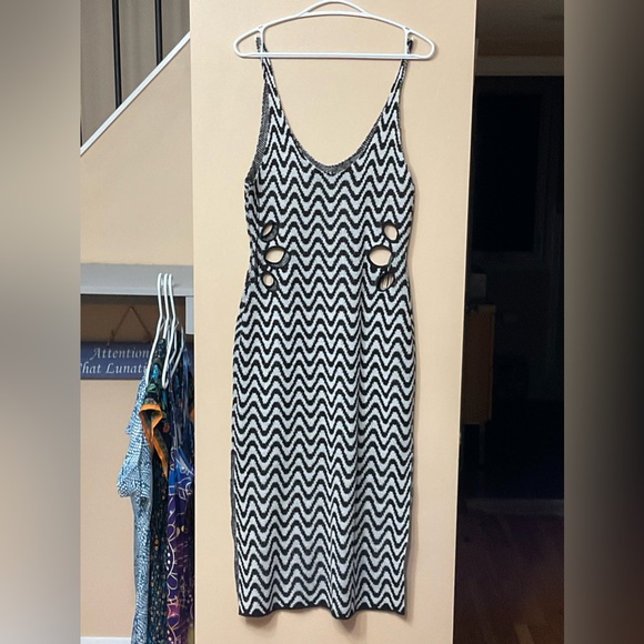 H & M divided dress, new never worn, medium - Picture 2 of 4